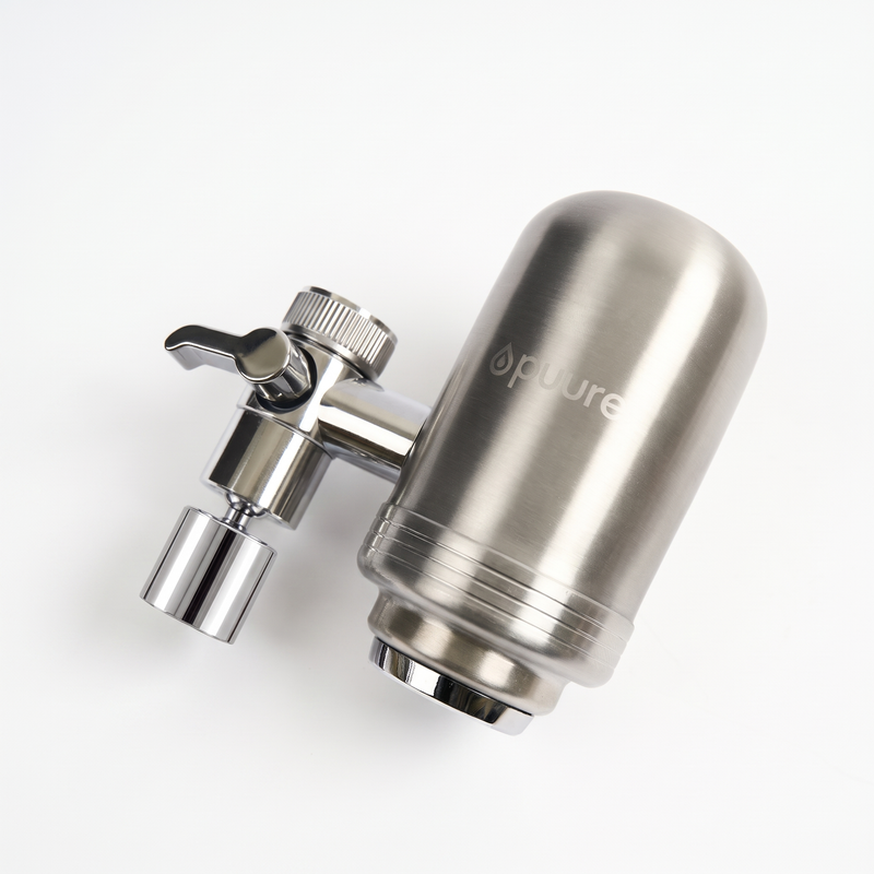 Filtre du Système Robinet Puure installé sur un robinet de cuisine